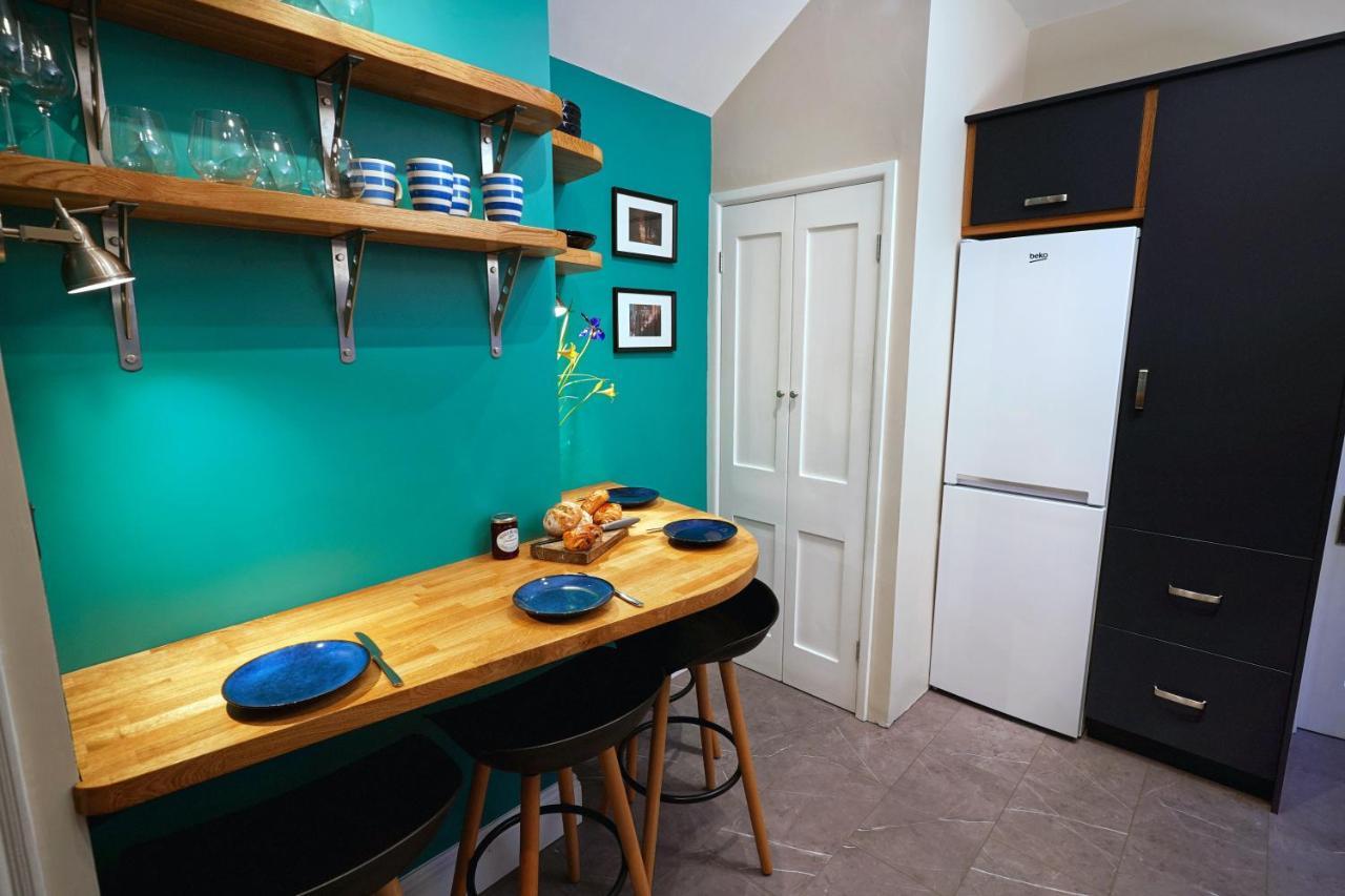 윈체스터 Tastefully Decorated 1-Bed With Free Parking - At Hem 아파트 외부 사진