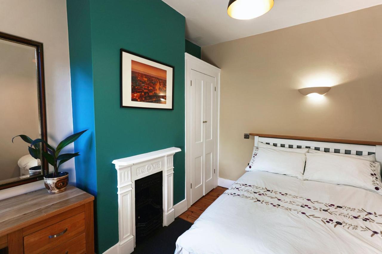 윈체스터 Tastefully Decorated 1-Bed With Free Parking - At Hem 아파트 외부 사진
