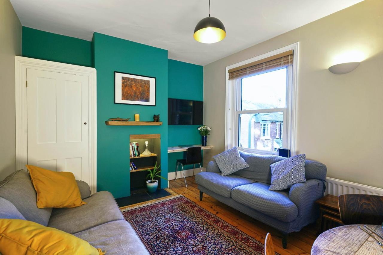 윈체스터 Tastefully Decorated 1-Bed With Free Parking - At Hem 아파트 외부 사진